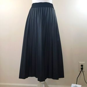 Faux leather pleaded skirt